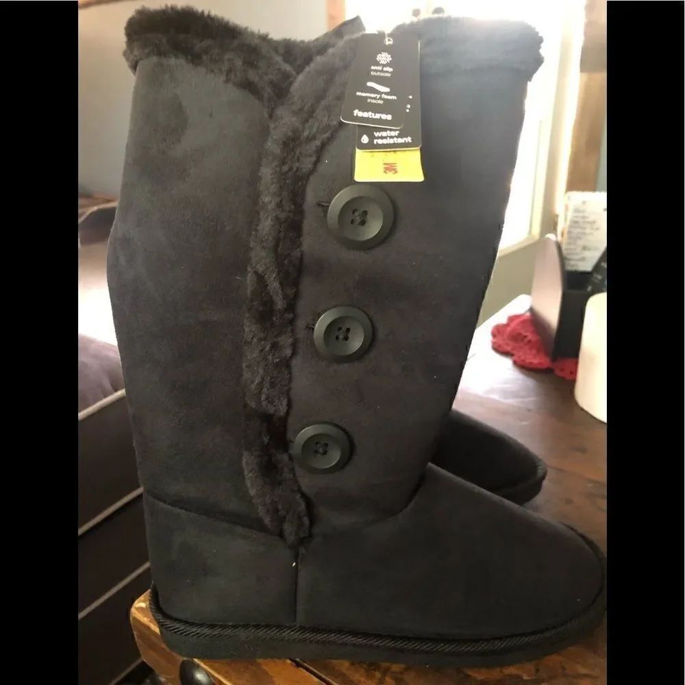 Blackโantiโslipโmemoryย foamโinsulatedโboots